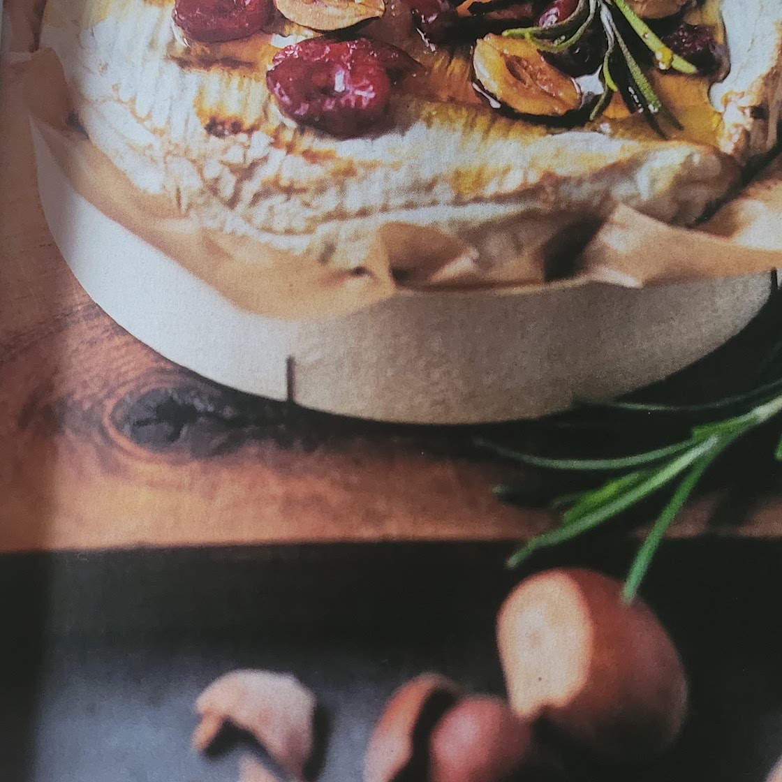 Camemberts rôtis au miel et fruits secs