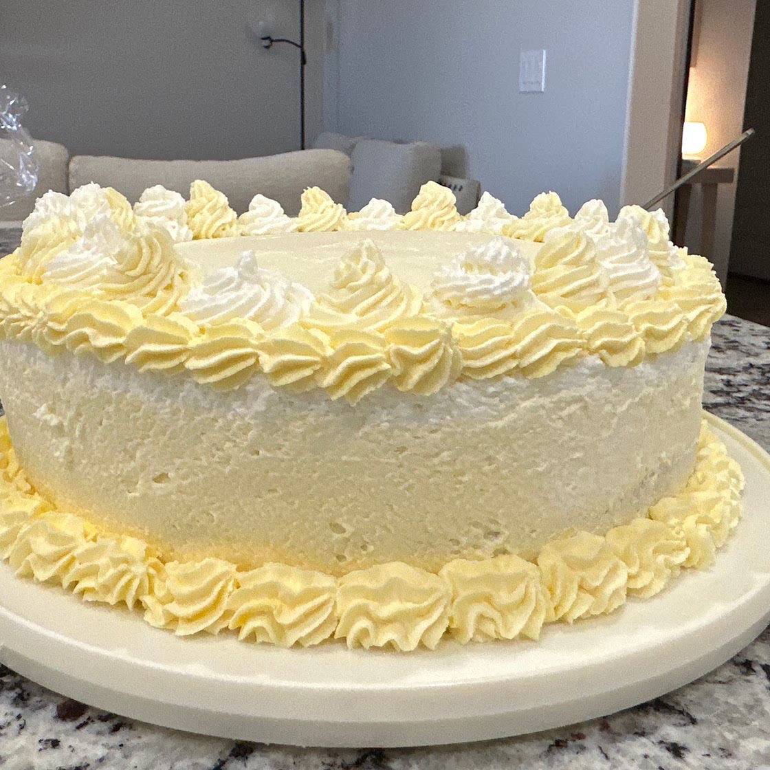 Lemon Cake w/ Lemon Curd and Mascarpone Whipped cream 🍋