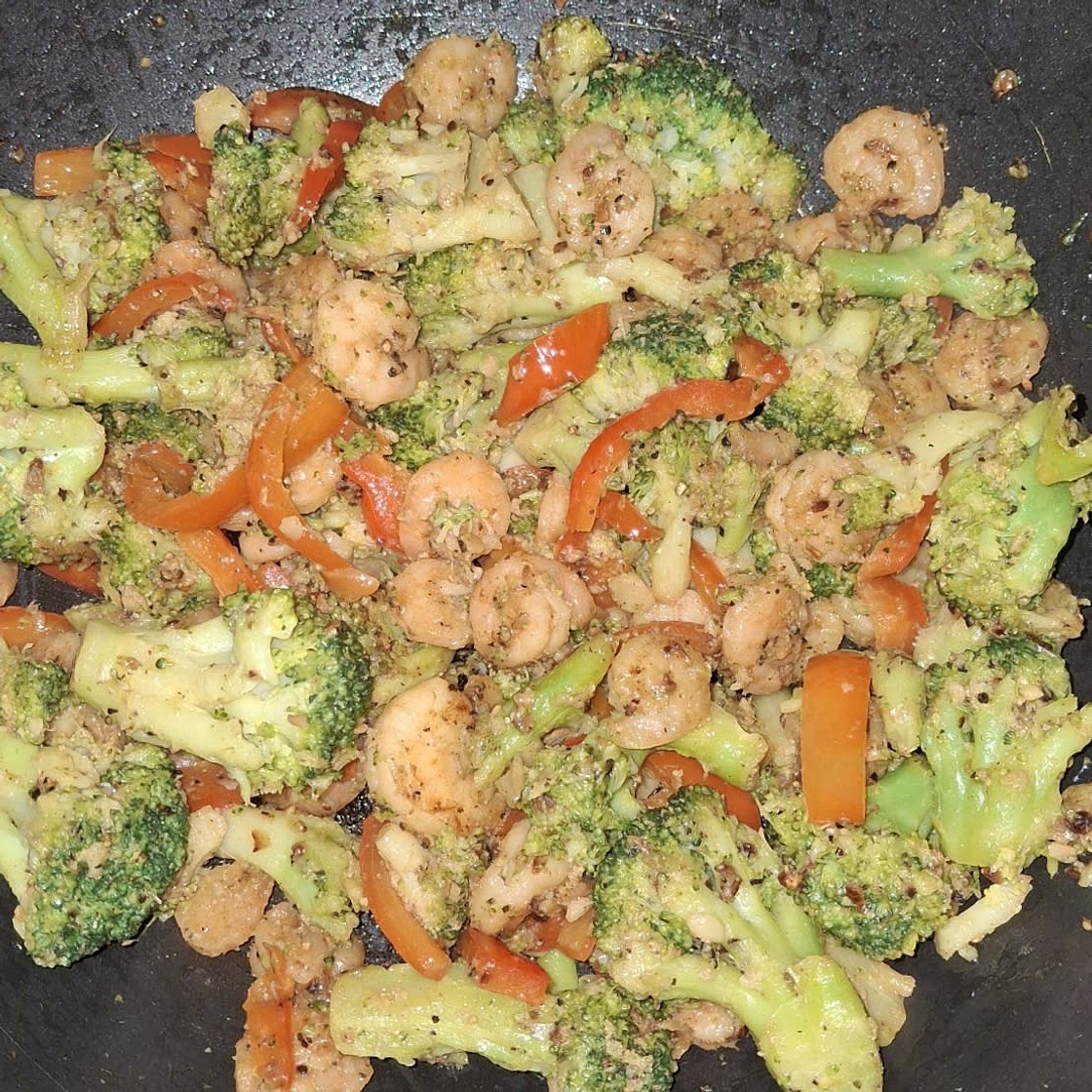 One-Pot Garlicky Shrimp & Broccoli