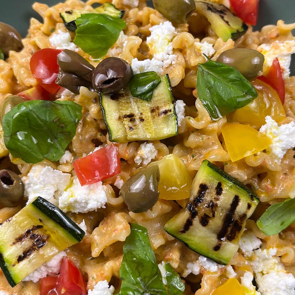 Pasta fredda super estiva😋☀️ Pronta nel tempo di cottura della pasta questa è la ricetta perfetta per un piatto leggero, veloce e super buono! Rifatela a casa e fatemi sapere cosa ne pensate nei commenti!😉 Ingredienti 🛒: 300g di mafalde corte 300g circa