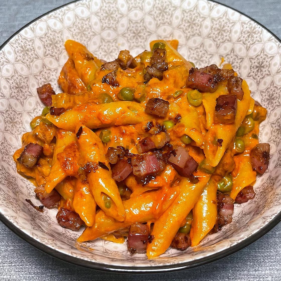 PENNE AI 7 PECCATI 💘🔥 Condividi la ricetta e seguimi 🫂 San Valentino è alle porte e volete fare bella figura col partner? Queste penne ai 7 peccati fanno proprio al caso vostro 🔥 è un piatto toscano, semplice e veloce da preparare, chiamato così non so