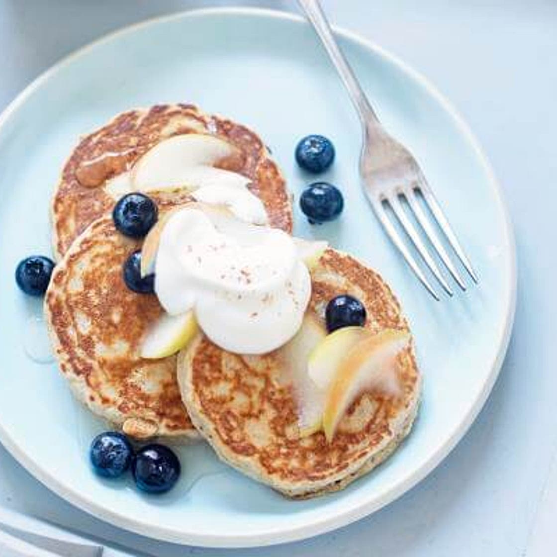 Oat pancakes with fruit compote