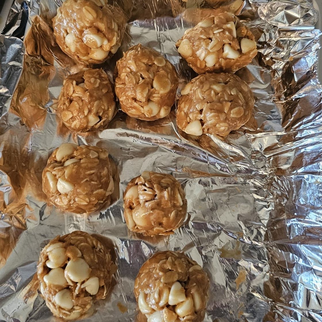 3 Ingredient Peanut Butter Oatmeal Balls