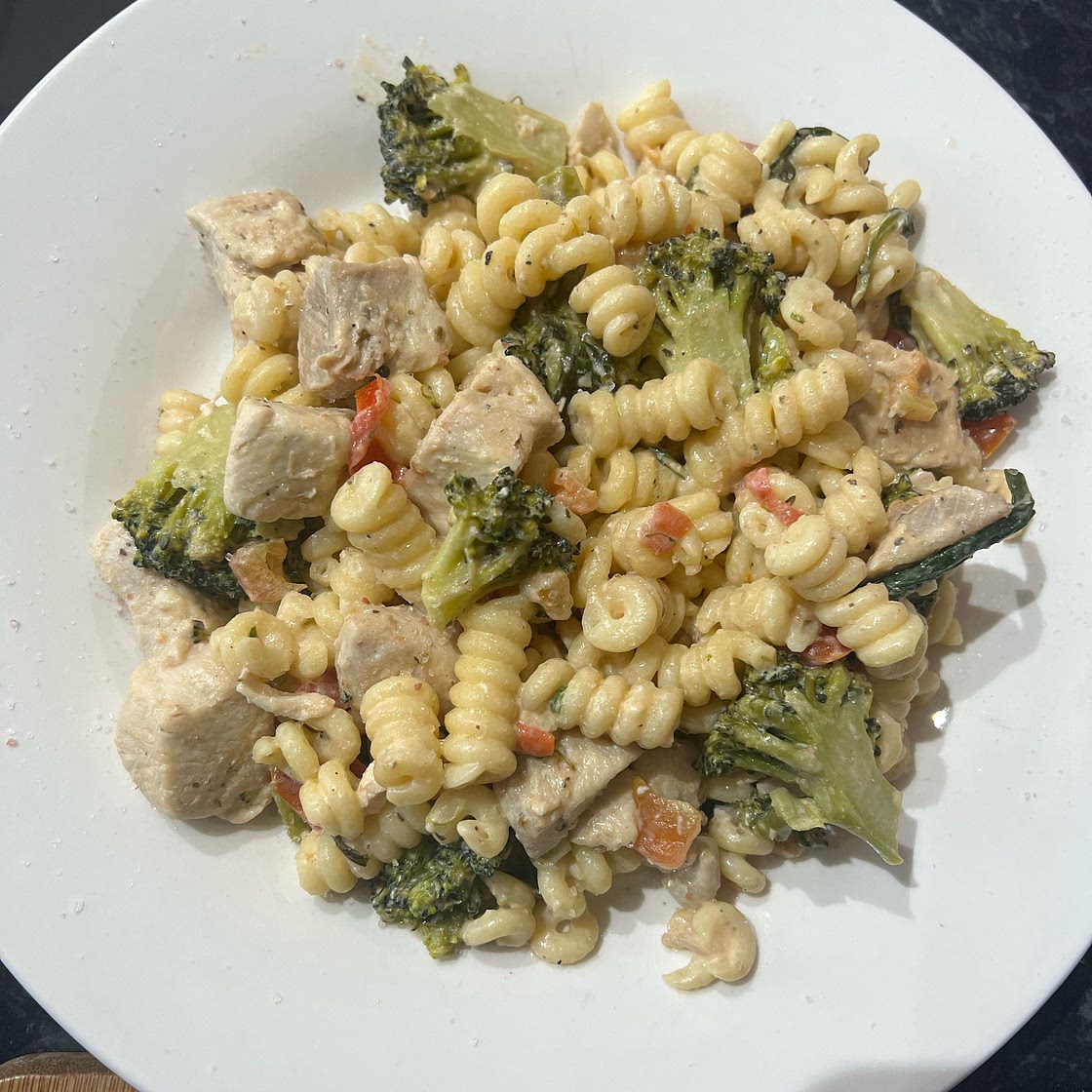 15 Minute Keto Garlic Chicken with Broccoli and Spinach
