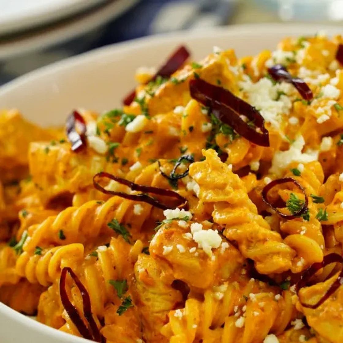Pasta con Pollo en Salsa de Guajillo
