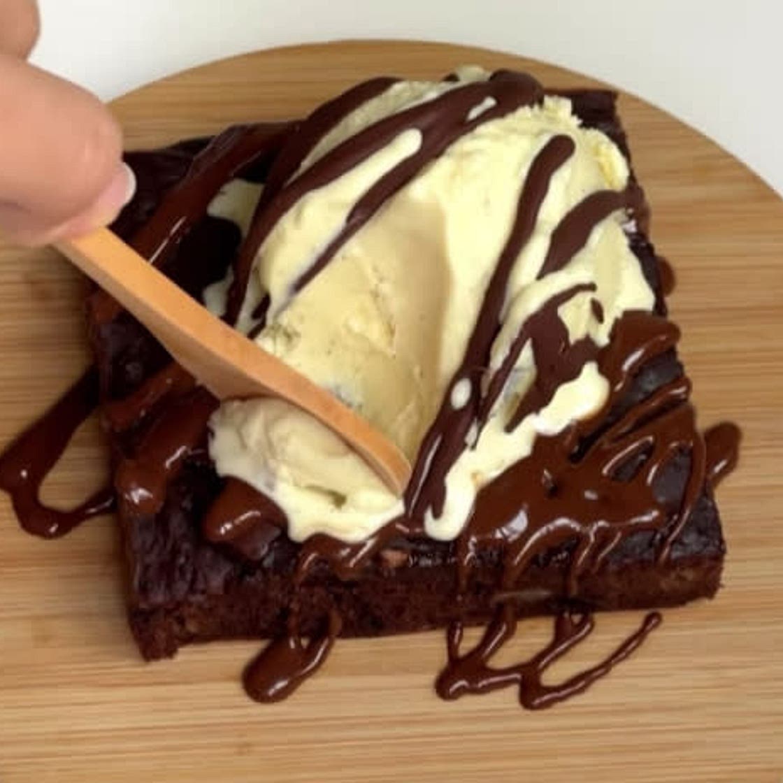 Fudgy Brownies C133 by4)