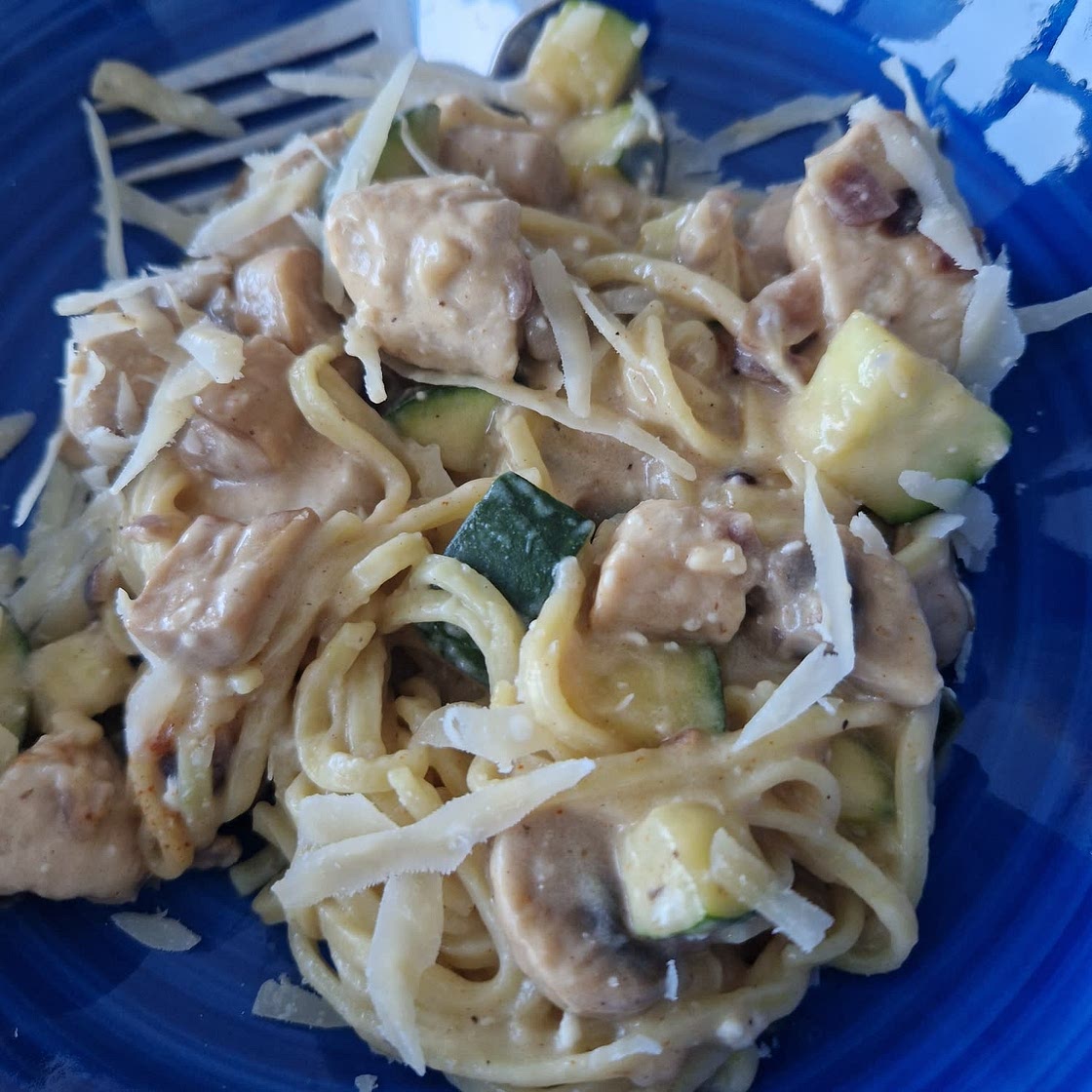 Creamy Garlic Chicken & Mushroom Pasta