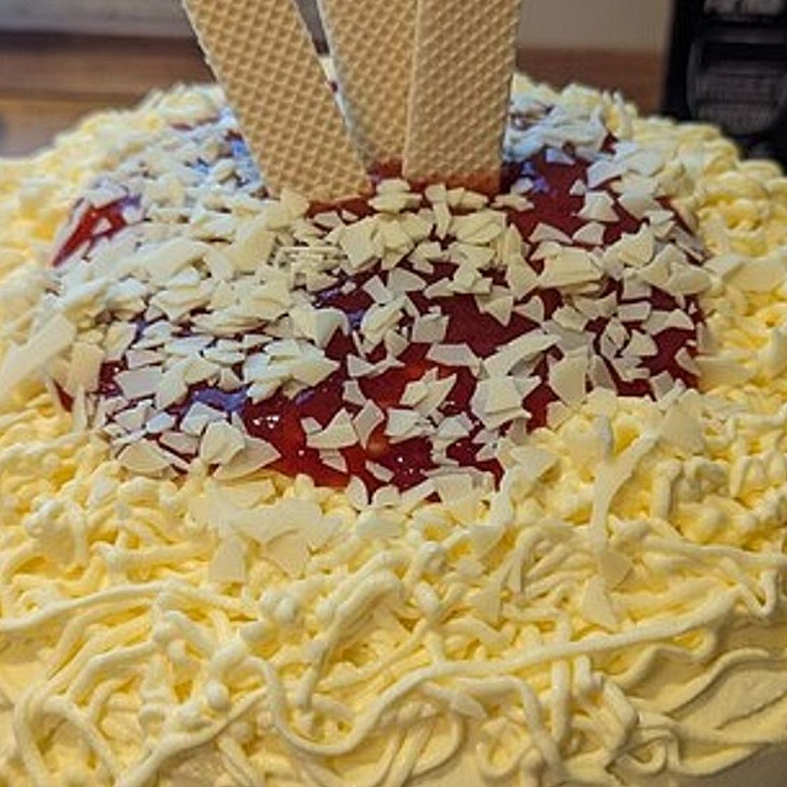 Erdbeer-Spaghettieis-Torte