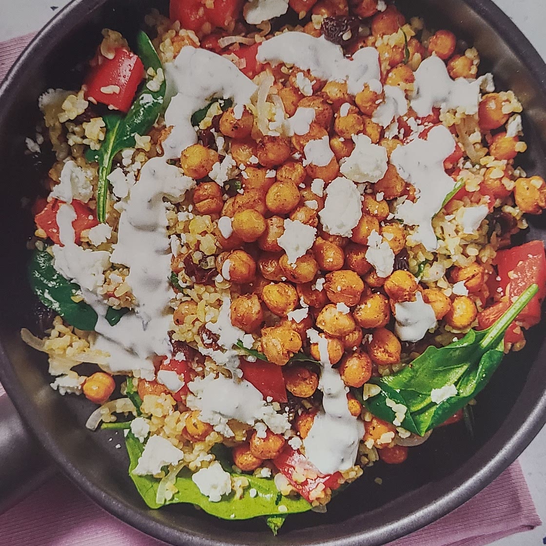 Roasted chickpea and quinoa salafld
