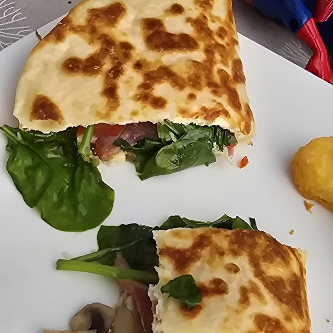 Low Calorie & High Protein Breakfast Wrap by Aussie Fitness