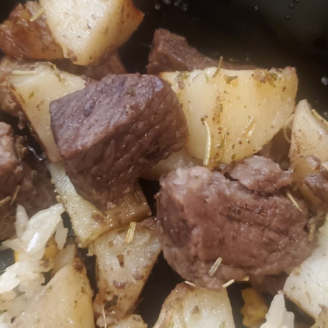 Garlic Butter Herb Steak Bites with Potatoes