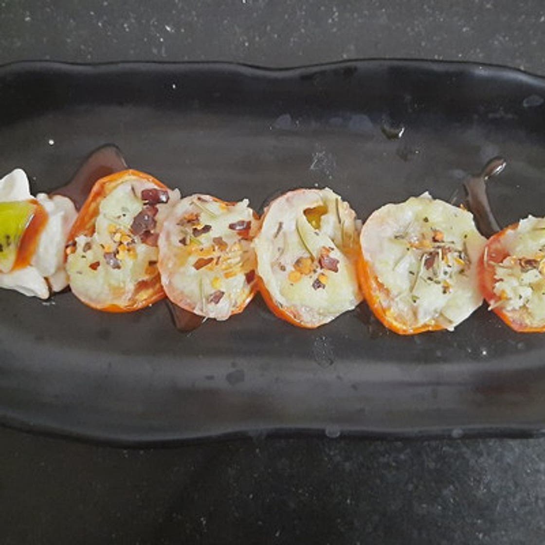 बेक्ड चीज़ टमाटर (Baked cheese tamatar recipe in Hindi)