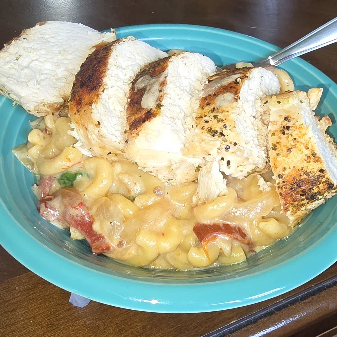 Tuscan Chicken Mac And Cheese (ONE POT, STOVE TOP)
