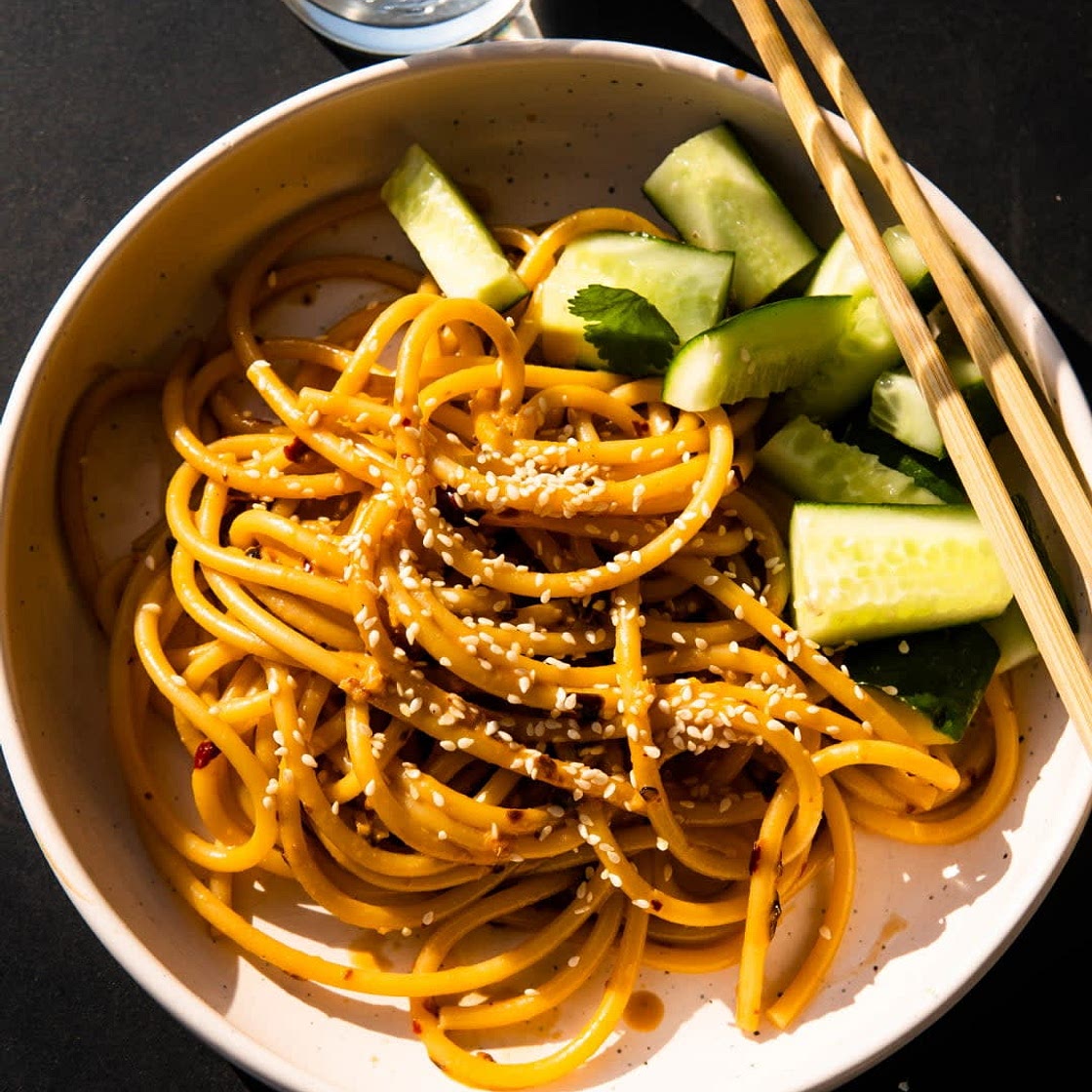 Makaron w sosie orzechowym