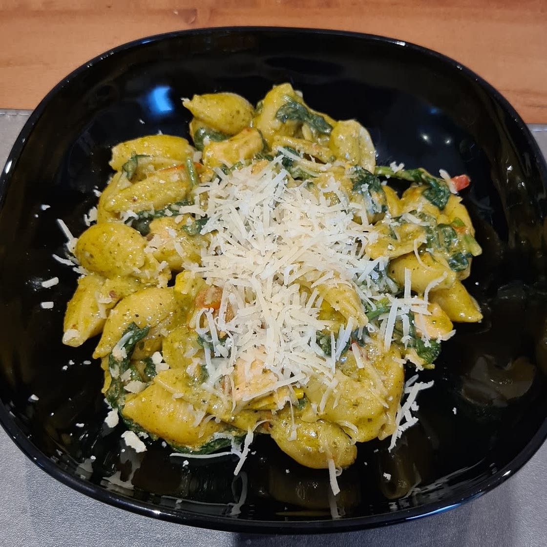 One Pot Creamy Pesto Chicken Pasta