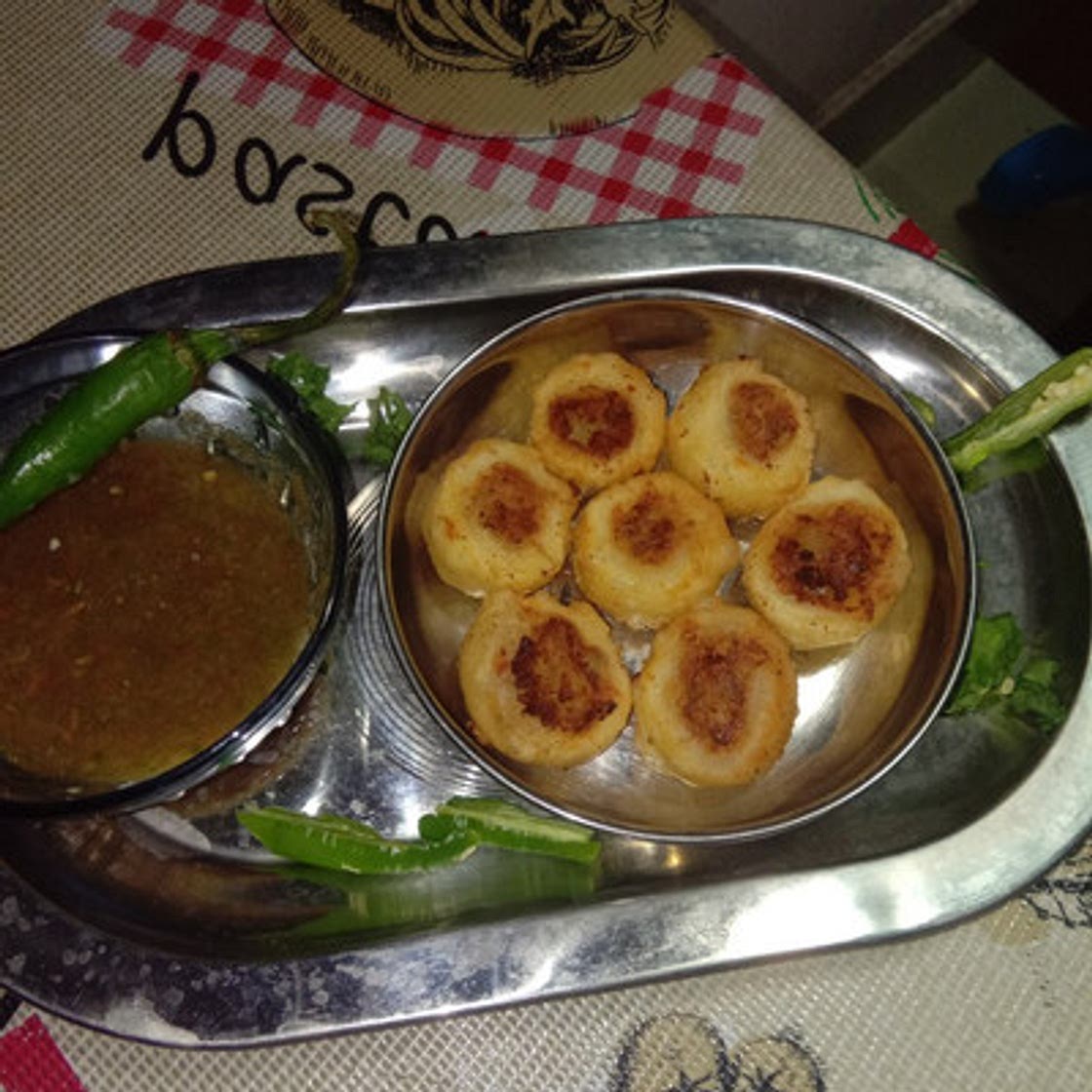 भाकर वड़ी (bhakarwadi recipe in Hindi)