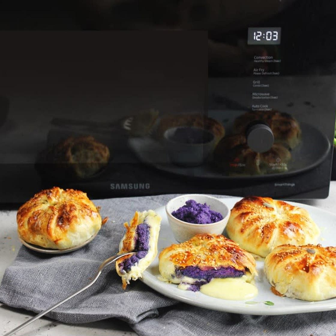 Tomini e pesto di cavolo rosso in crosta di sfoglia