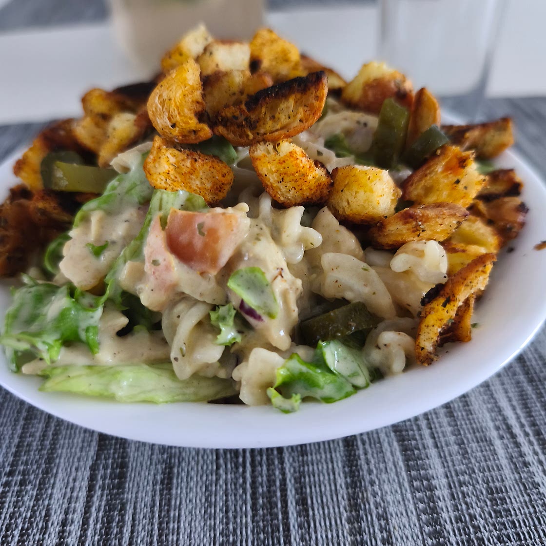 Pasta fría con pollo