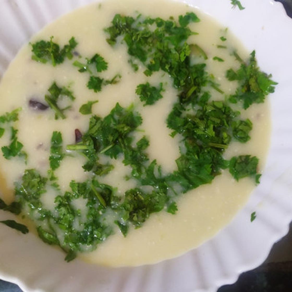 गुजराती कढ़ी (gujrathi kadhi recipe in hindi)