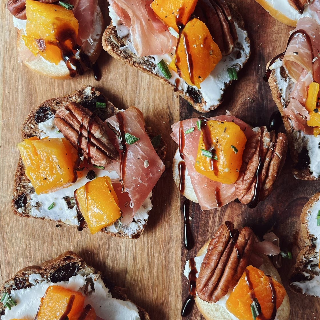Roasted Butternut Squash, Prosciutto and Goat Cheese Crisps ~ Delicious & Easy Thanksgiving Appetizer
