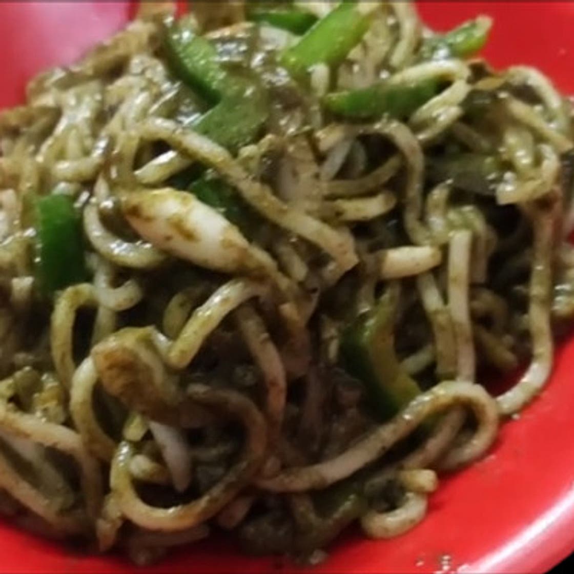 पालक न्यूडल्स (Spinach Noodles Recipe In Gujarati)