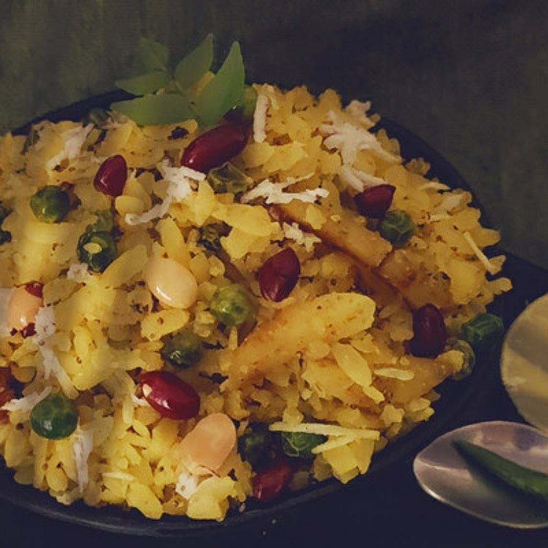 पौष्टिक पोहा (poushtik poha recipe in Hindi)