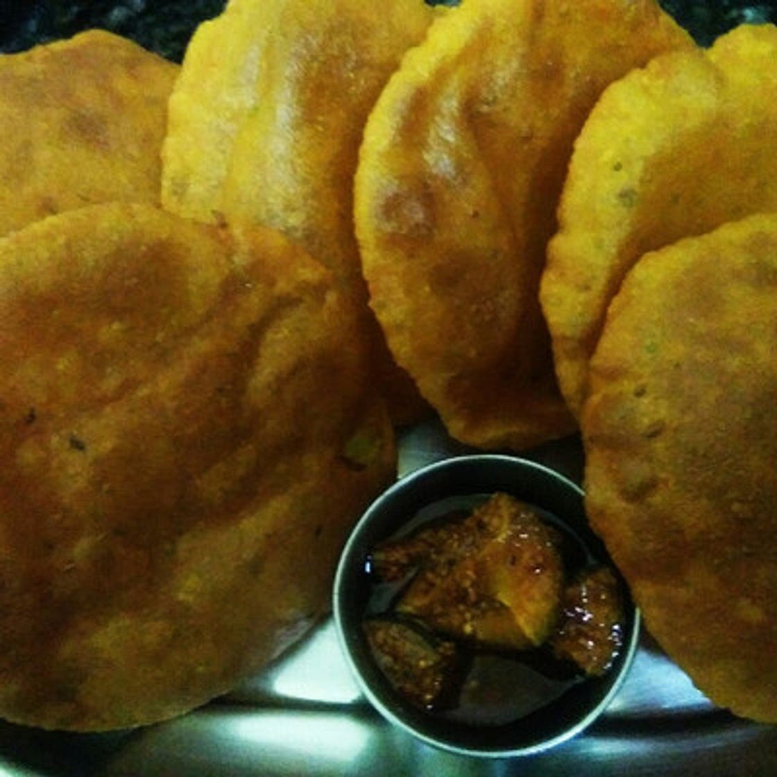 टमाटर पूरी (tamatar puri recipe in Hindi)