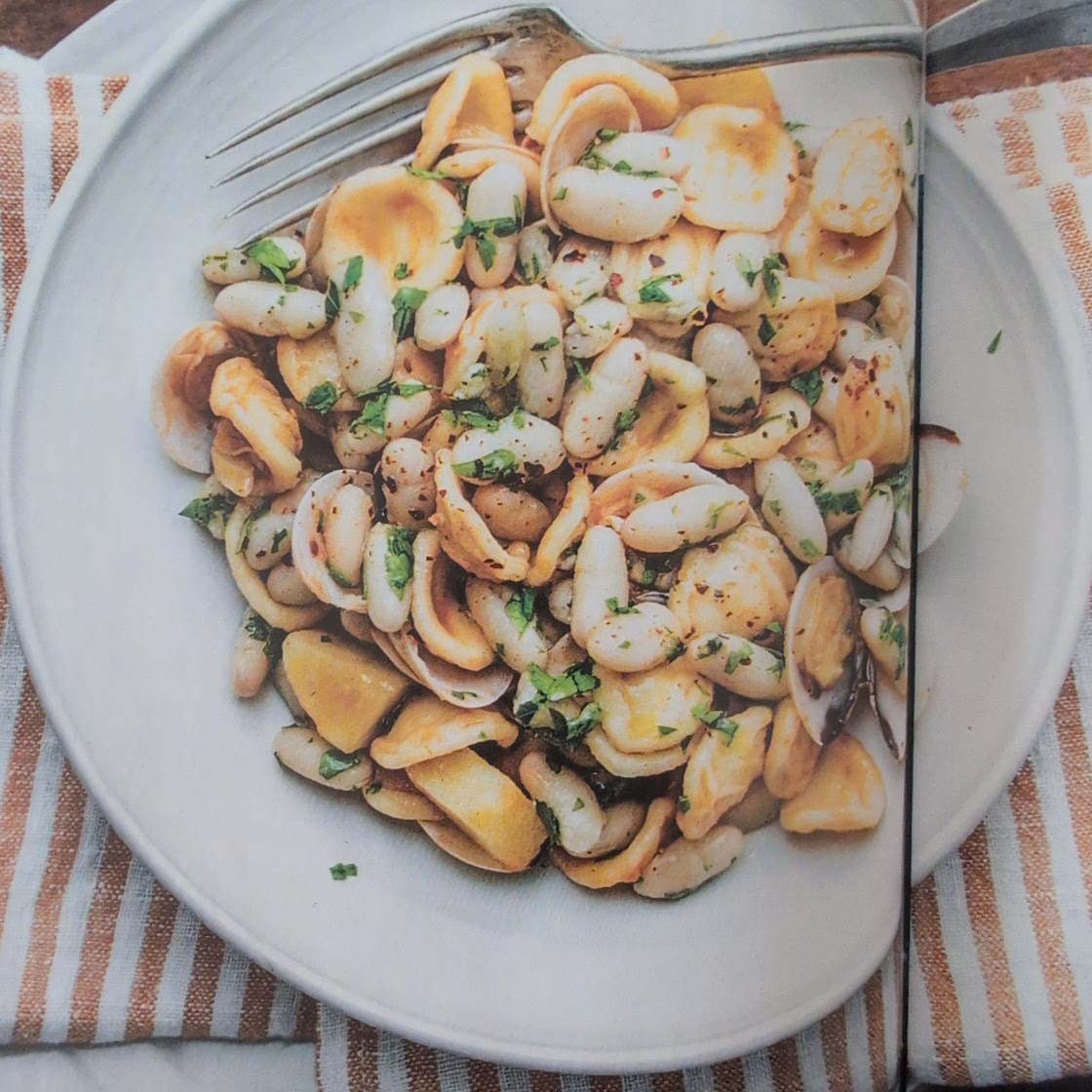 Orecchiette con vongole e cannellini