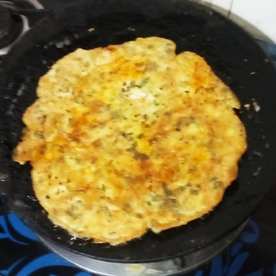 अंडा आलू ओमलेट (Egg Aloo Omelet Recipe In Hindi)
