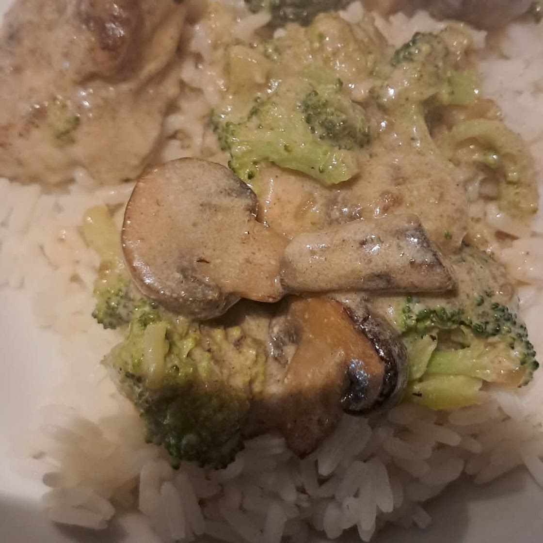 Chicken with Creamy Mushroom Sauce
