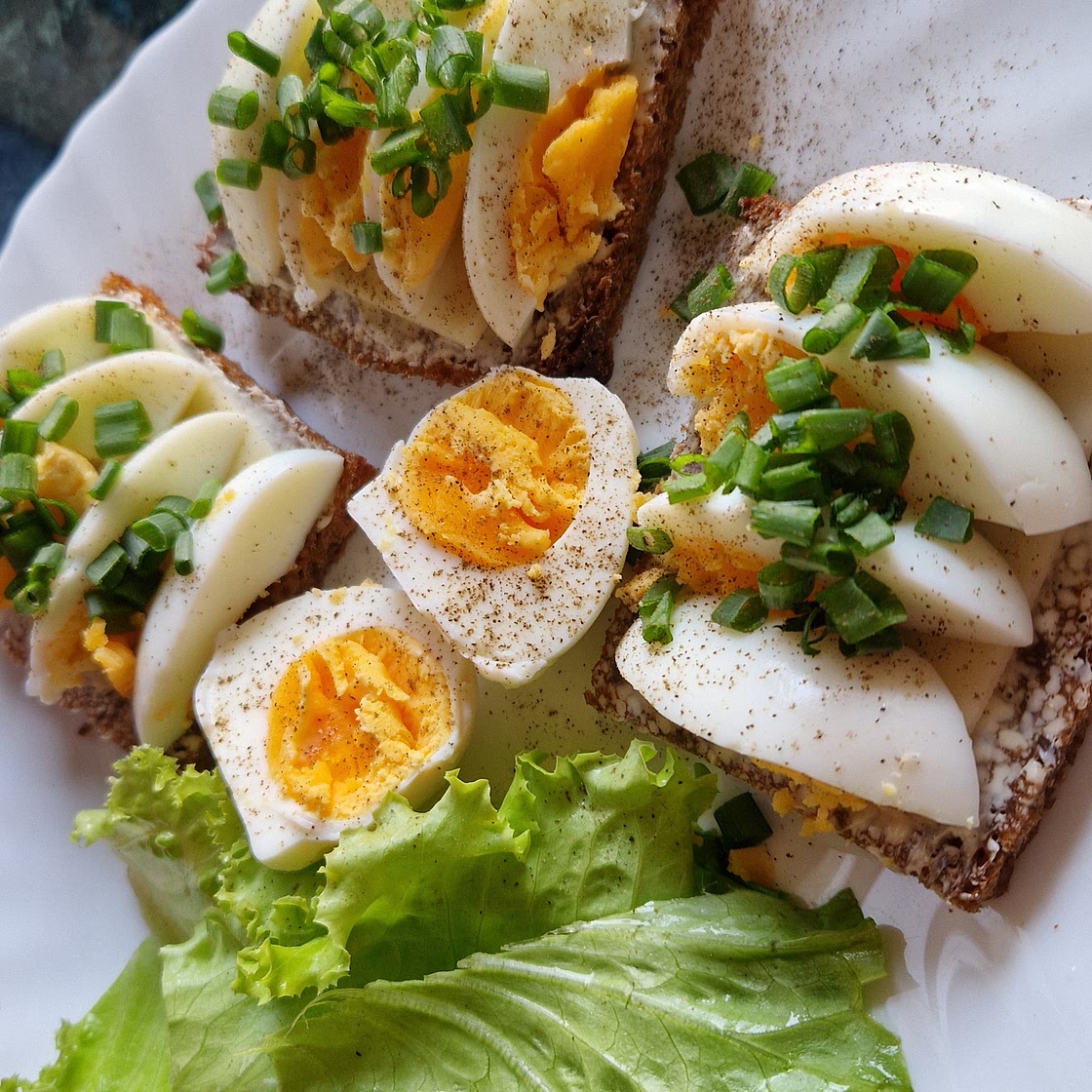 healthy sandwich with egg