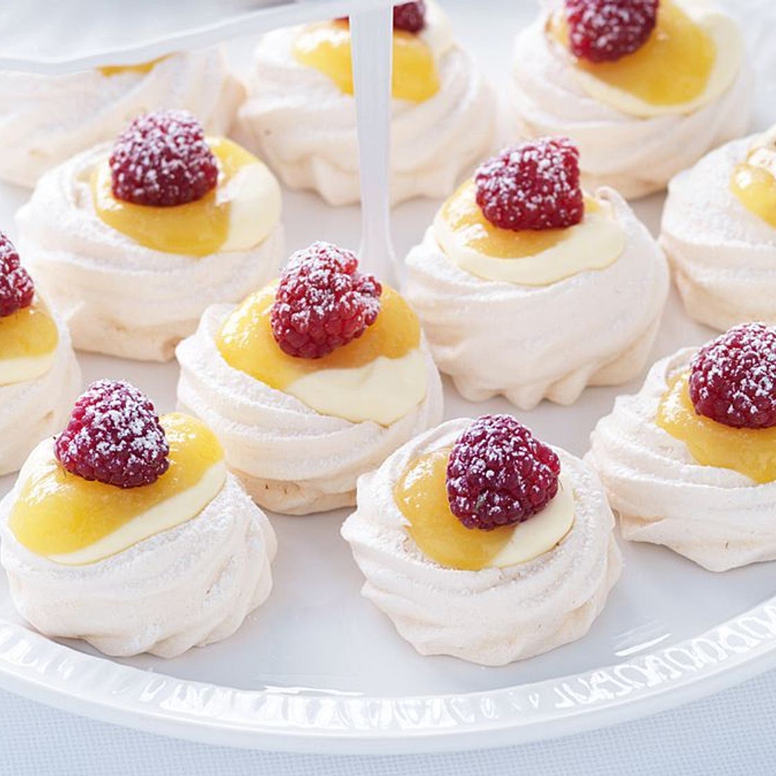 Mini lemon custard pavlovas