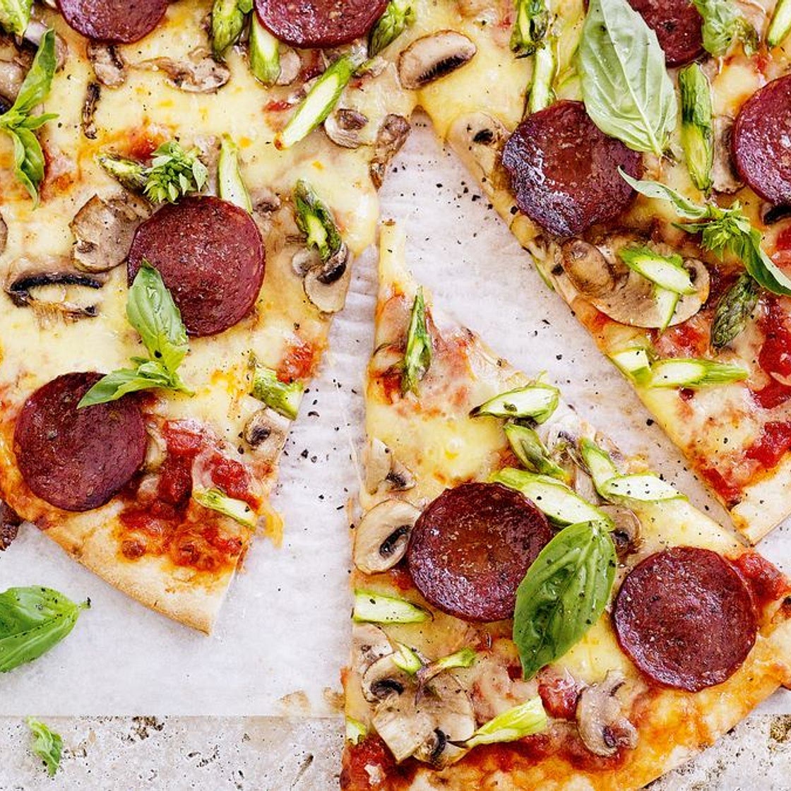 Salami, asparagus & mushroom pizza