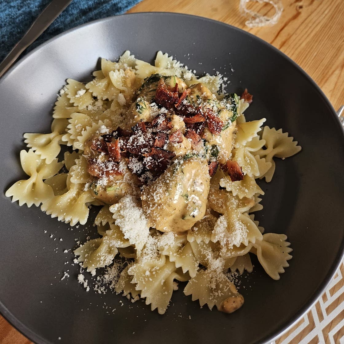 Garlic Butter Chicken with Spinach and Bacon