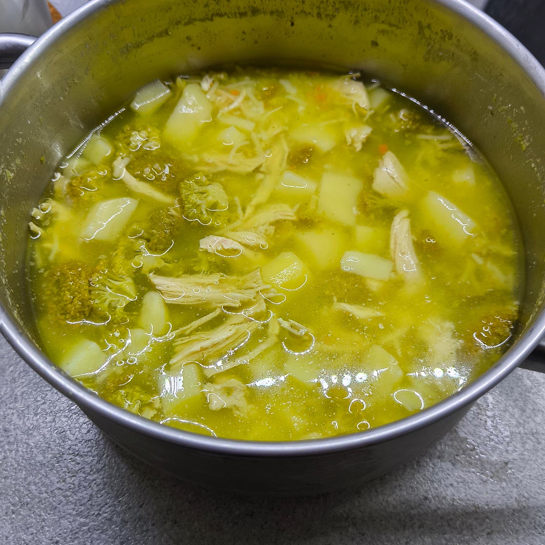 Chicken soup with broccoli and potatoes