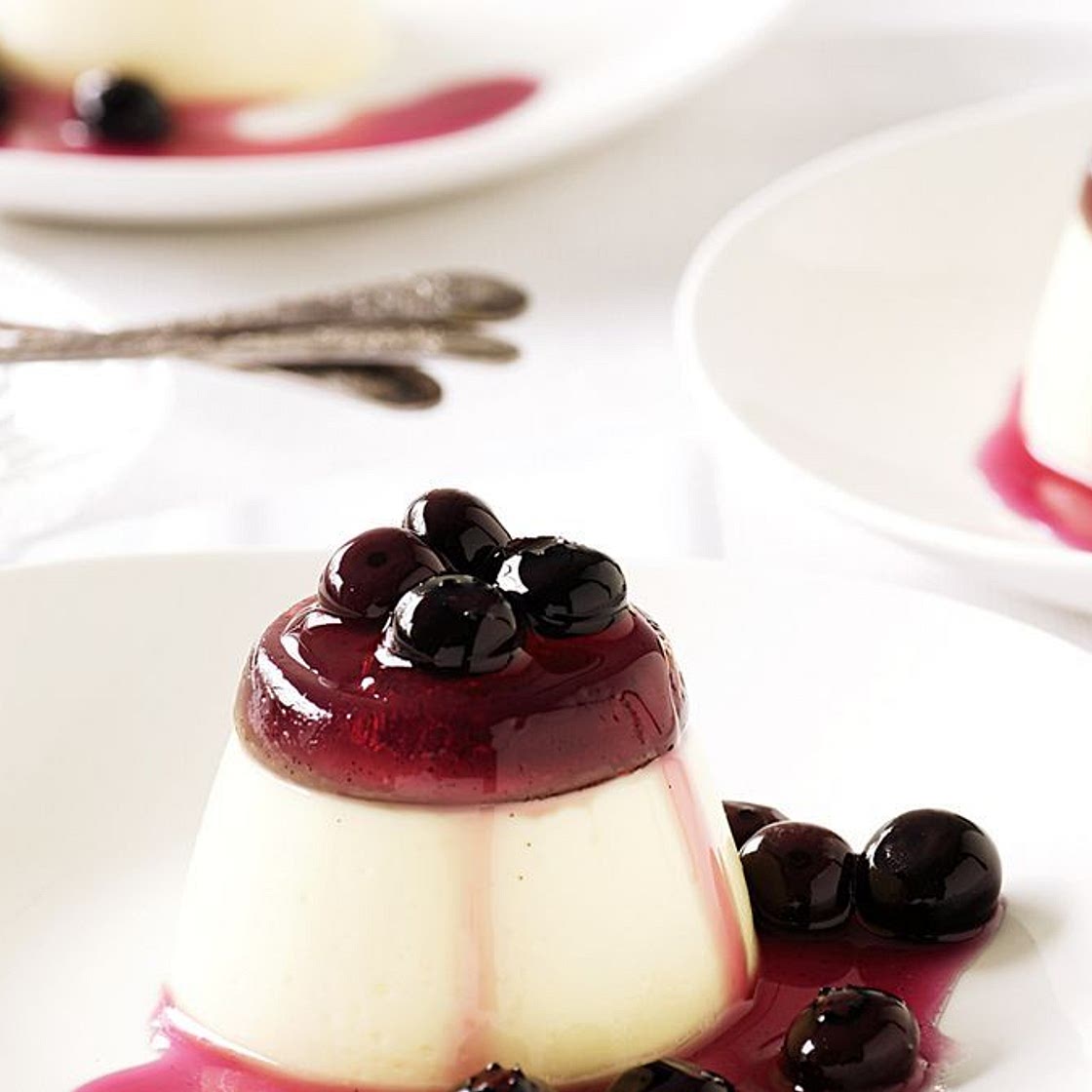 Blueberry panna cotta