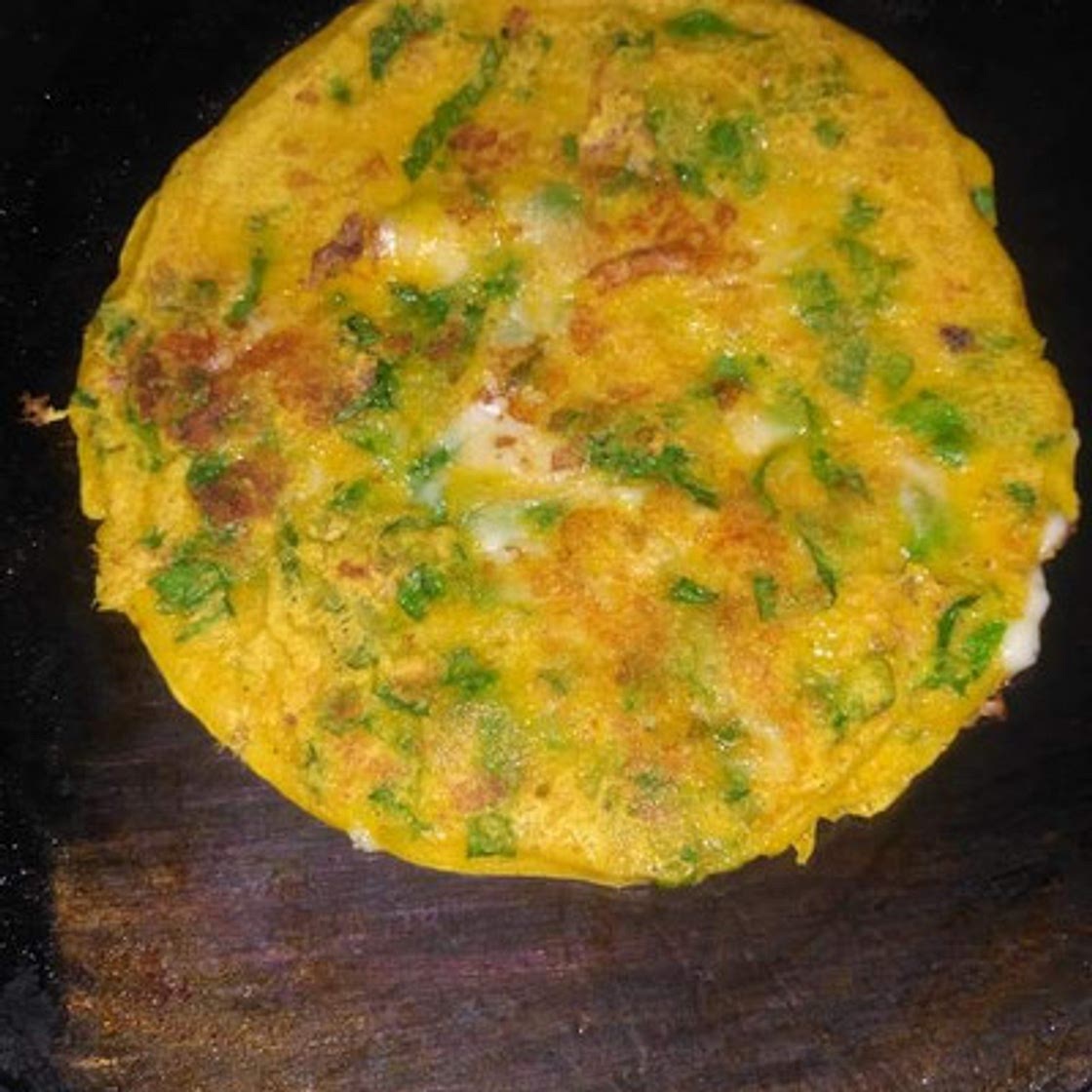 तवा पालक चीज़ चीला (Tava Palak Cheese Chilla Recipe In Hindi)