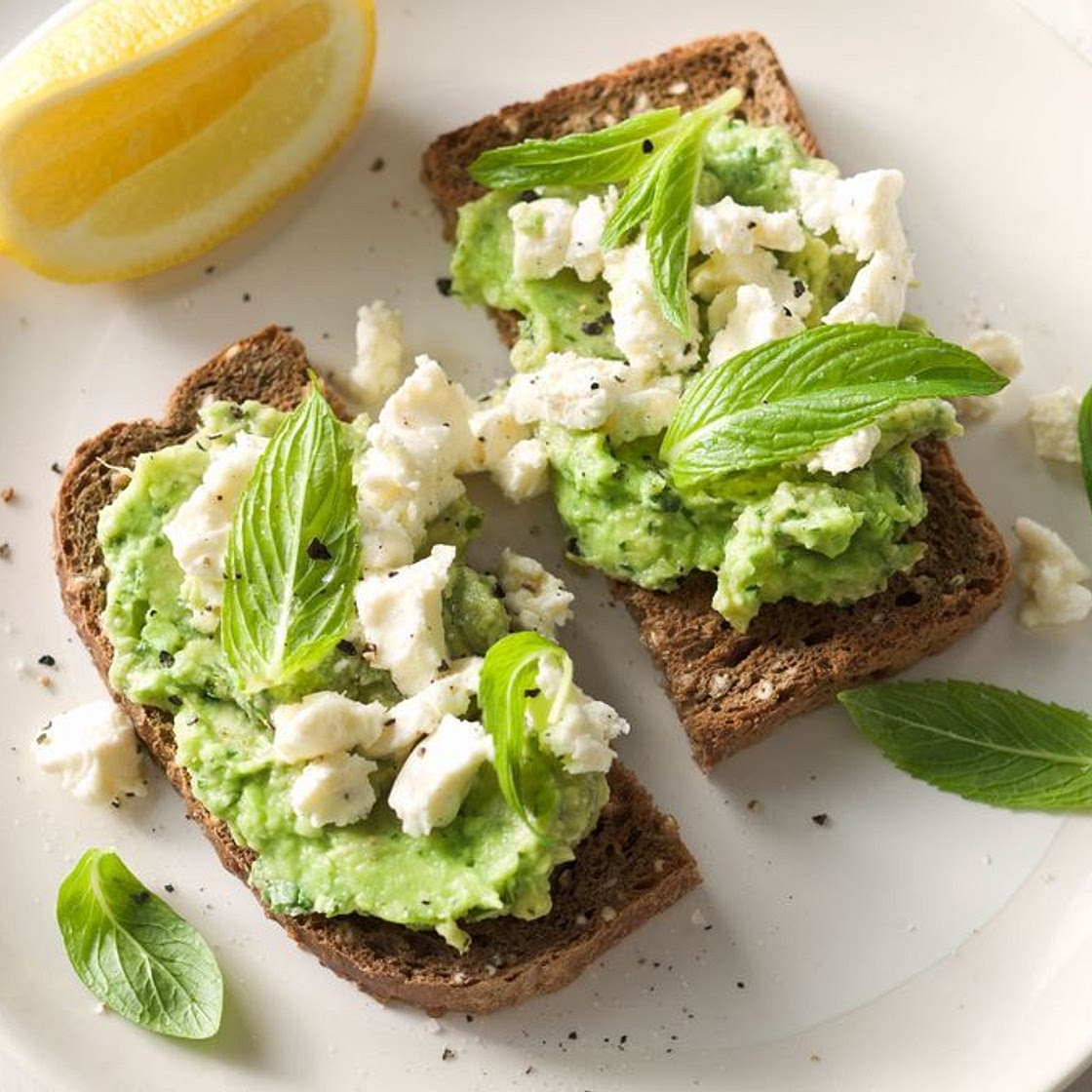 Avocado & feta smash on toasted rye