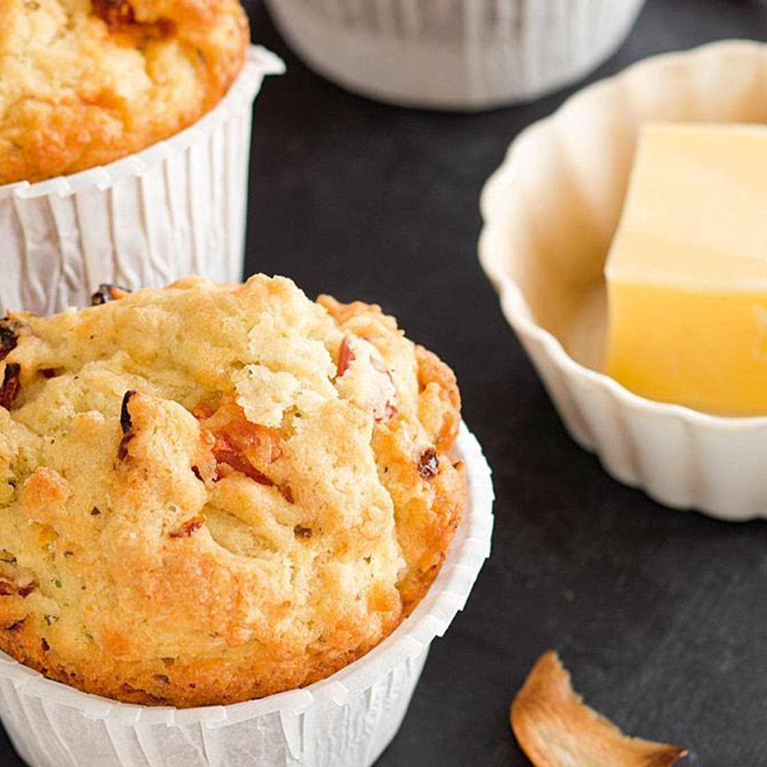 Sun-dried tomato, pesto and salami muffins
