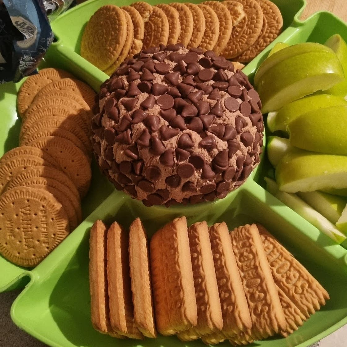 Dessert cheese ball