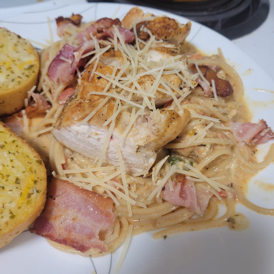 Creamy Chicken and Bacon Pasta