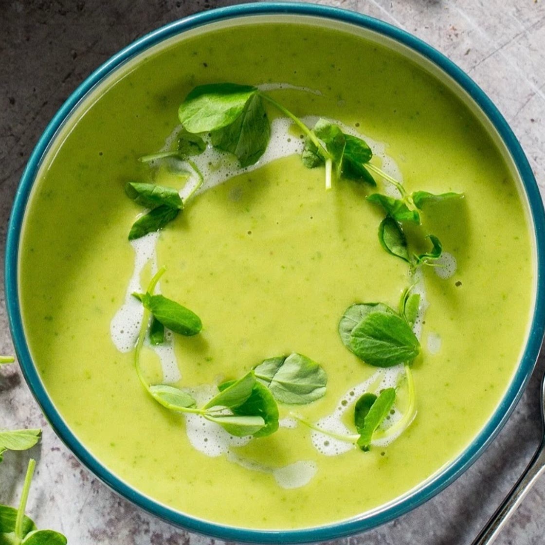 Fennel soup with peas and lemon
