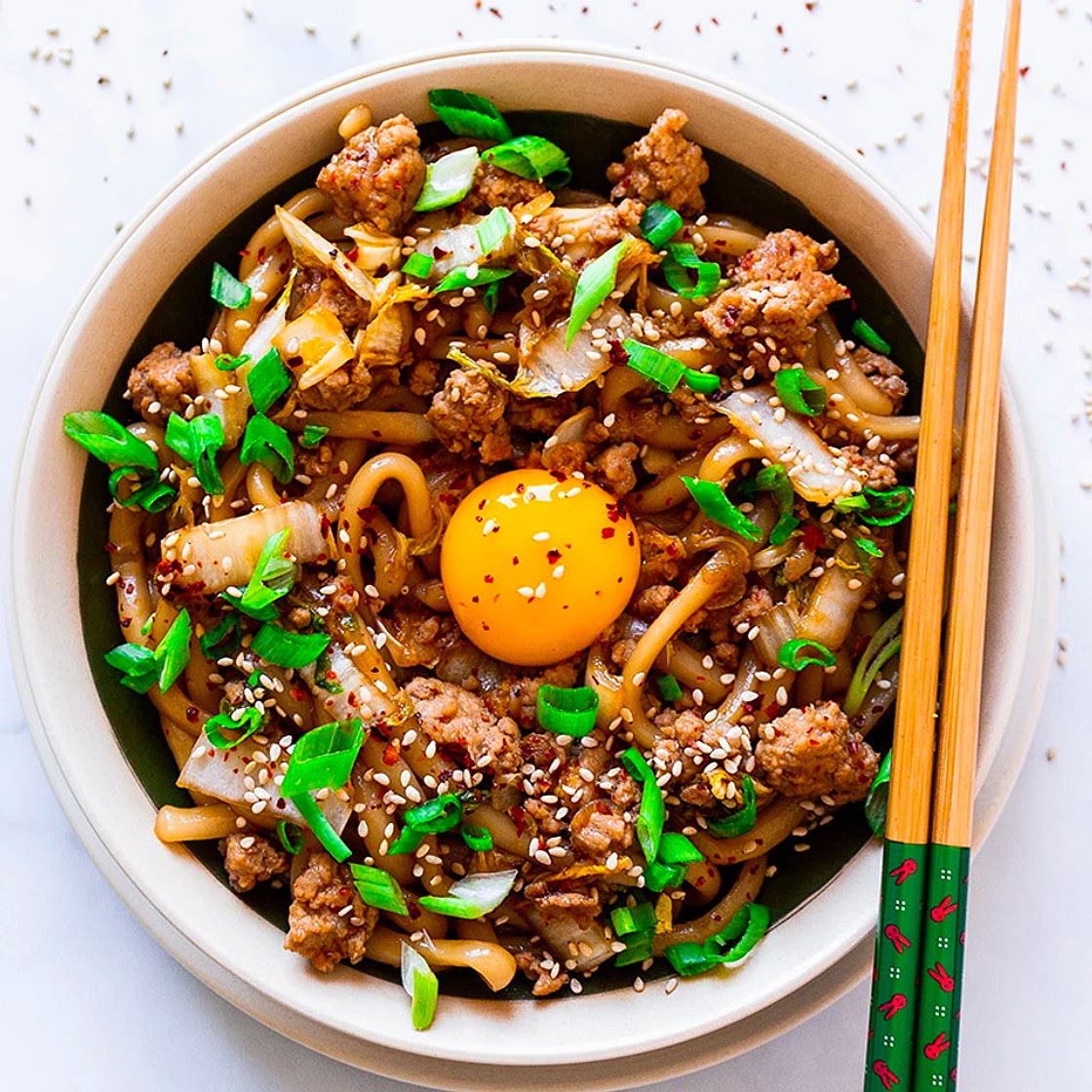🍜 Nouilles udon à la viande hachée, sauce sucrée-épicée & œuf au plat