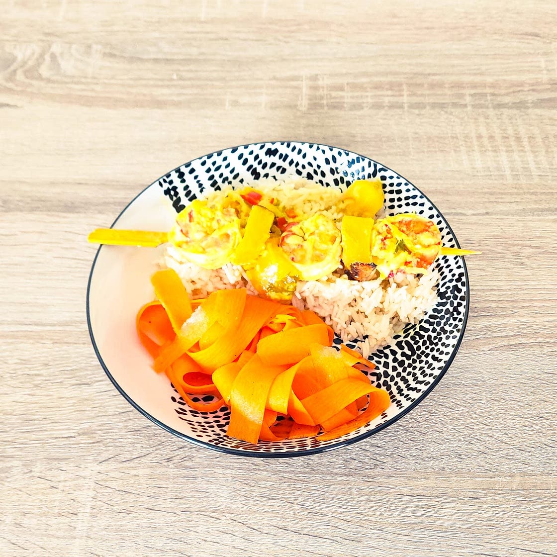 Brochettes de scampis à la mangue et au lait de coco