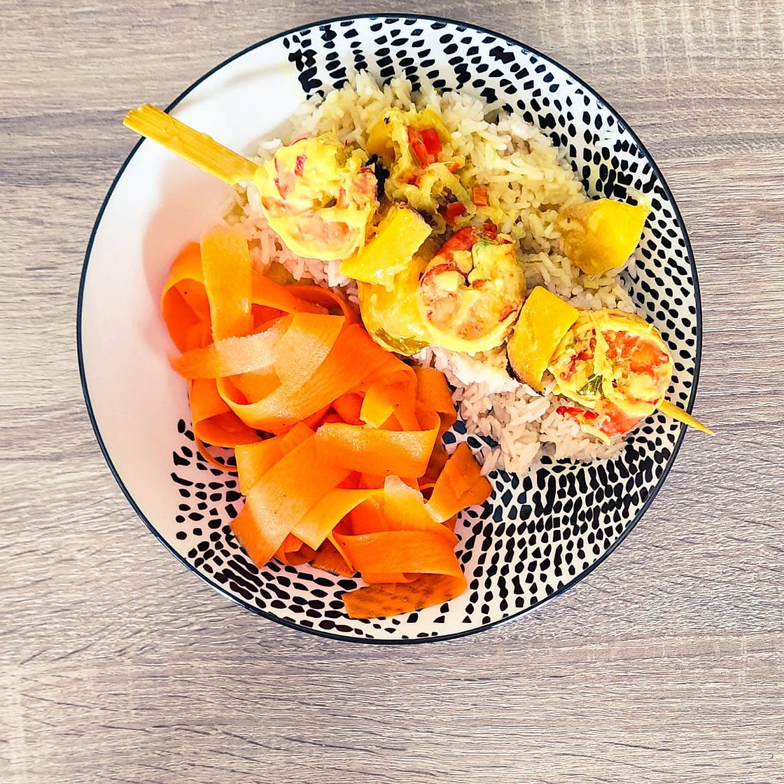 Brochettes de scampis à la mangue et au lait de coco