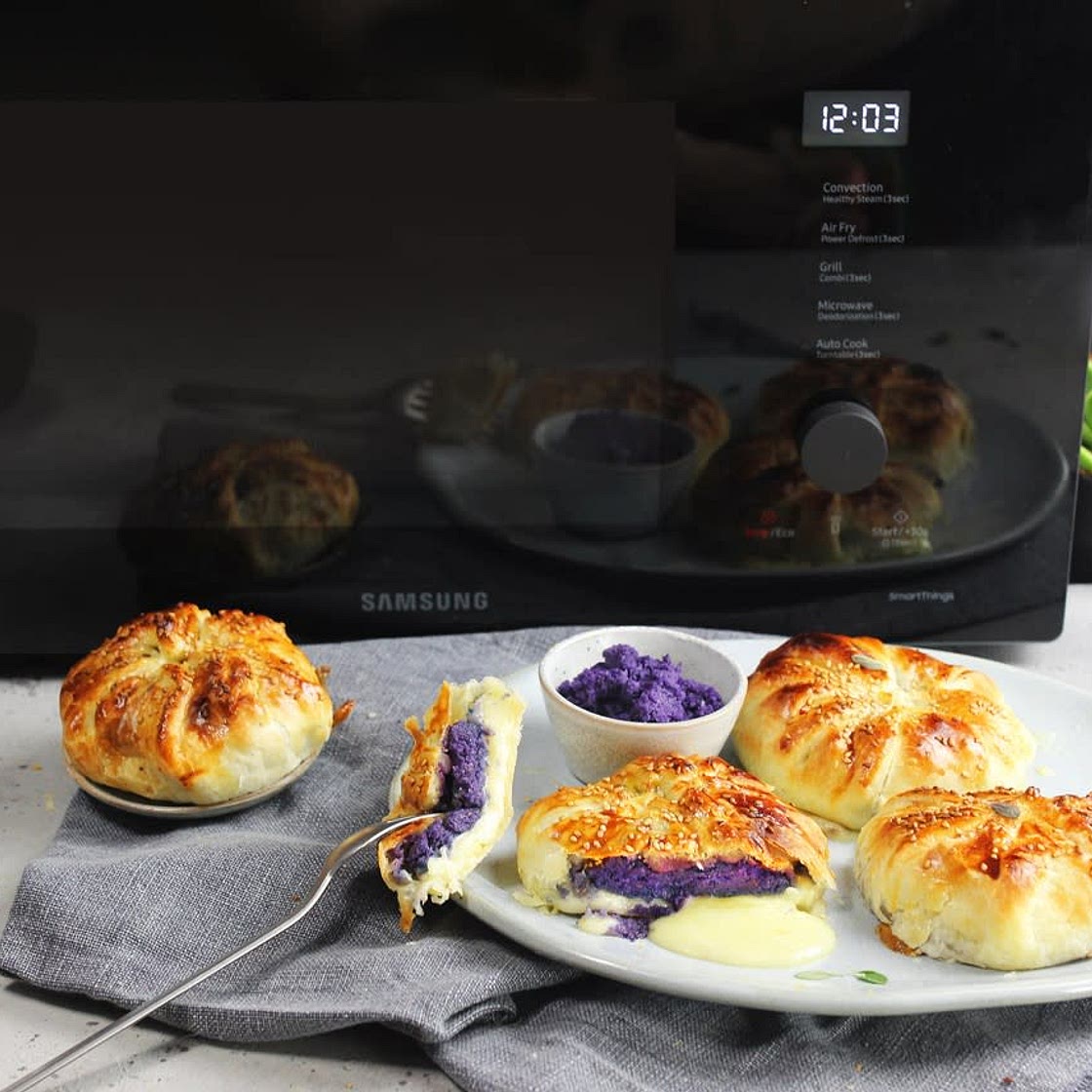 Tomini e pesto di cavolo rosso in crosta di sfoglia