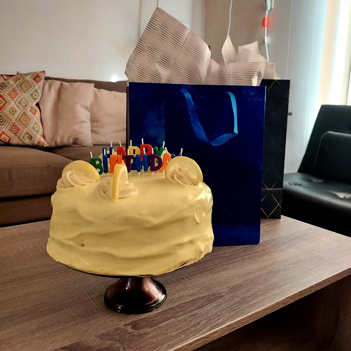 Lemon Cake w/ Lemon Curd and Mascarpone Whipped cream 🍋