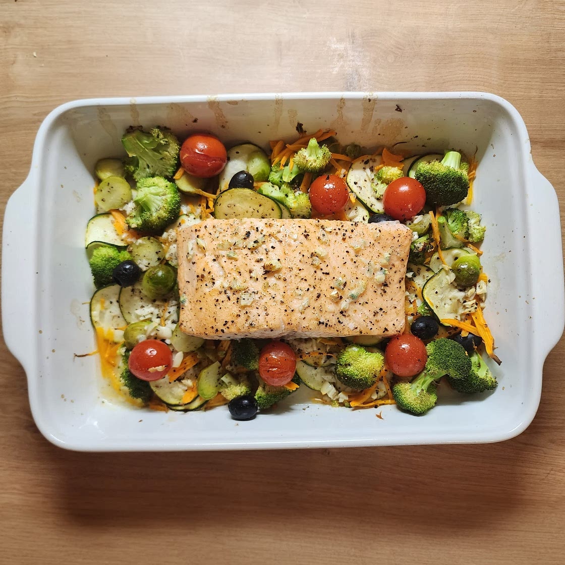 One-pan healthy meal baked in 15 min / Oven Roasted Perfection / Flavorful Baked Salmon and Veggies