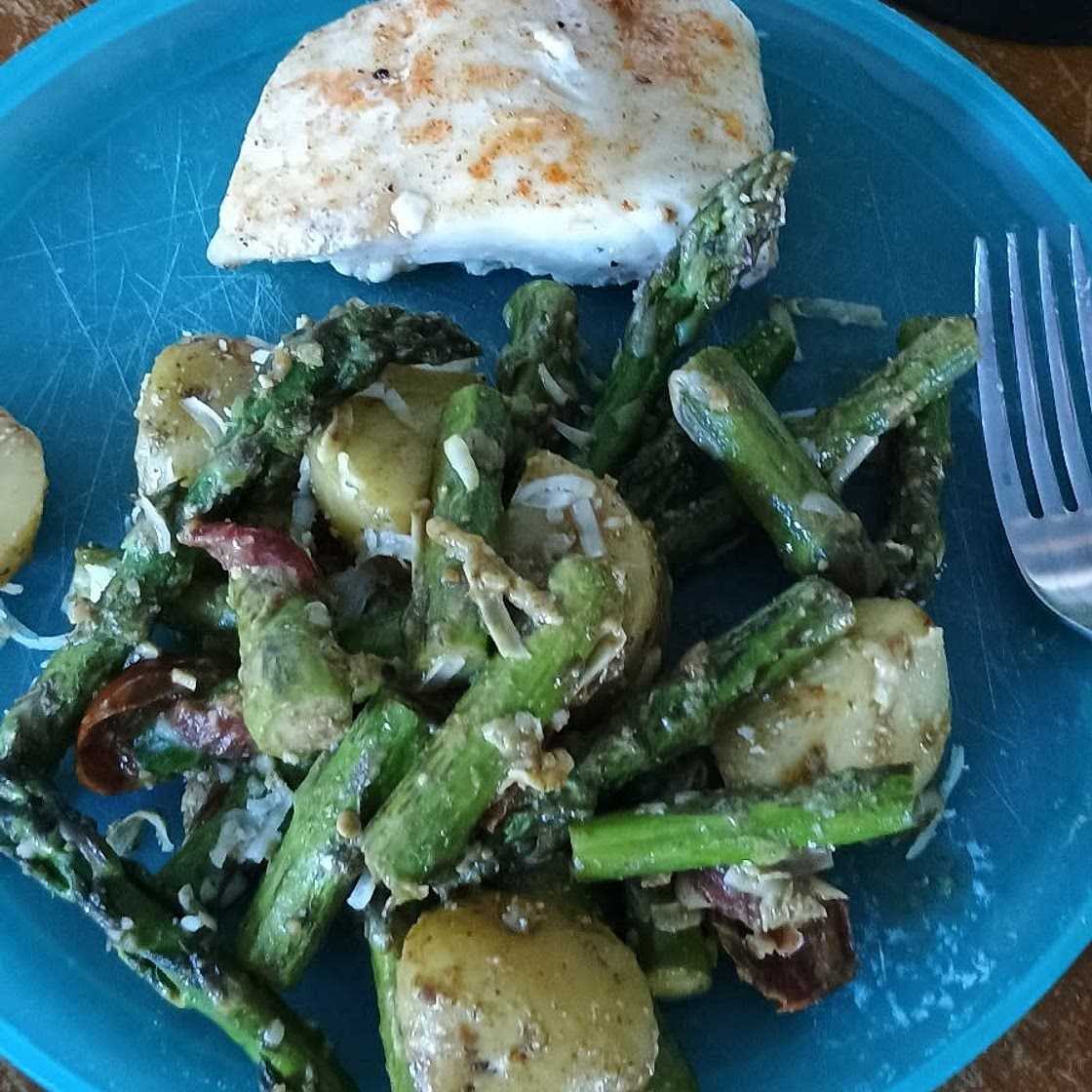 Pesto, asparagus and potato salad