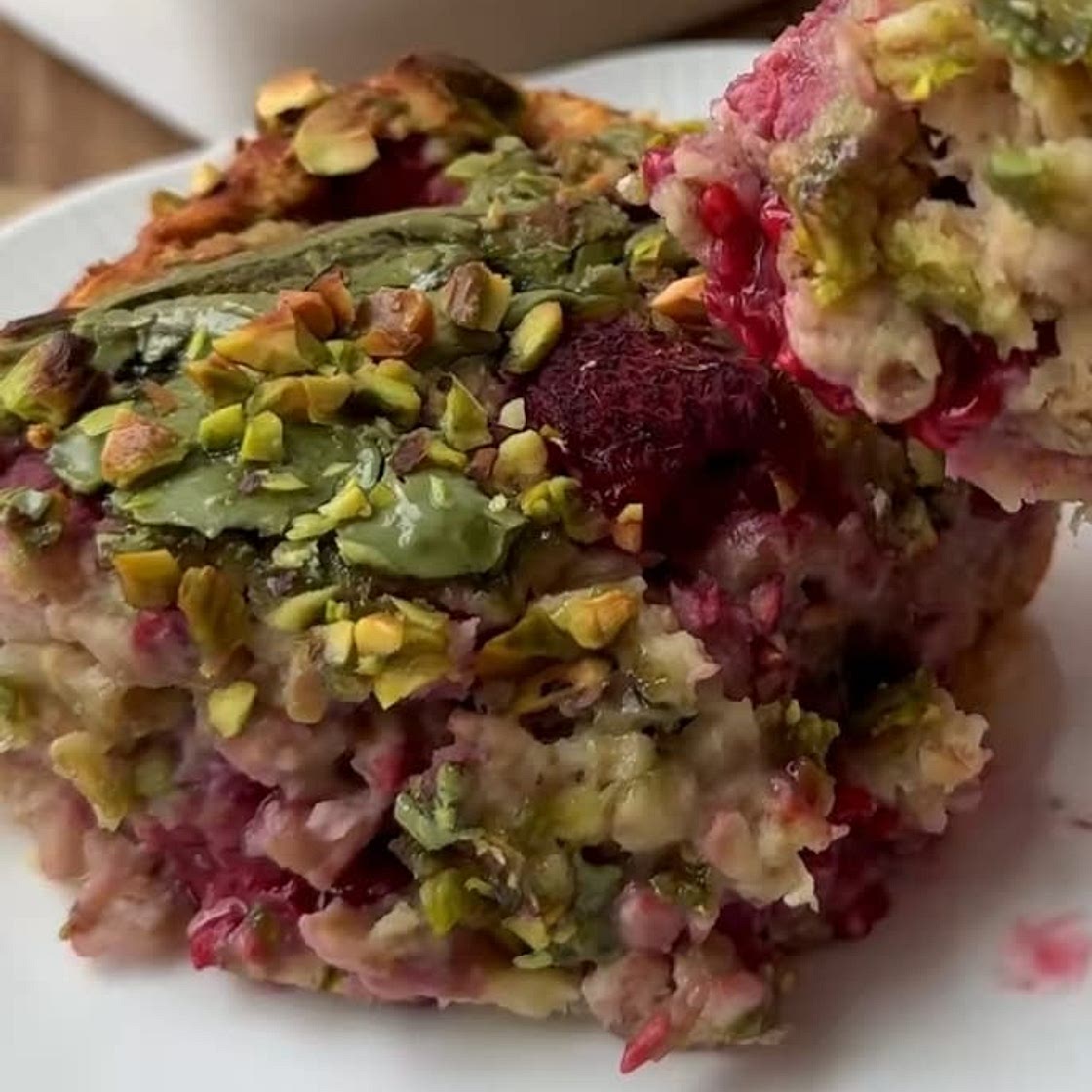 Raspberry Pistachio Baked Oats